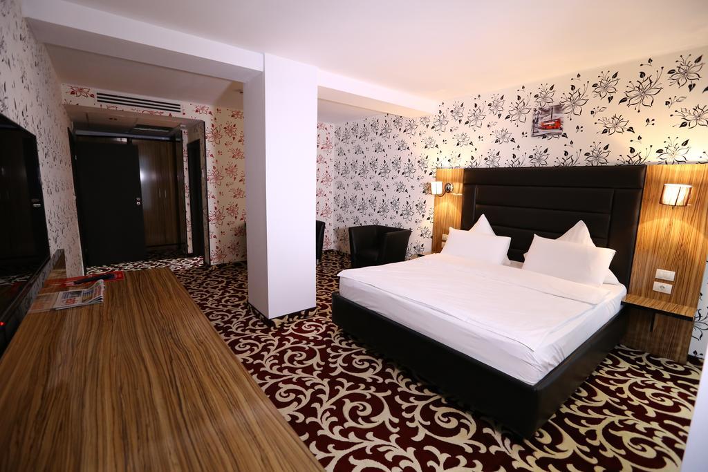 Hotel Articus Craiova Exterior foto