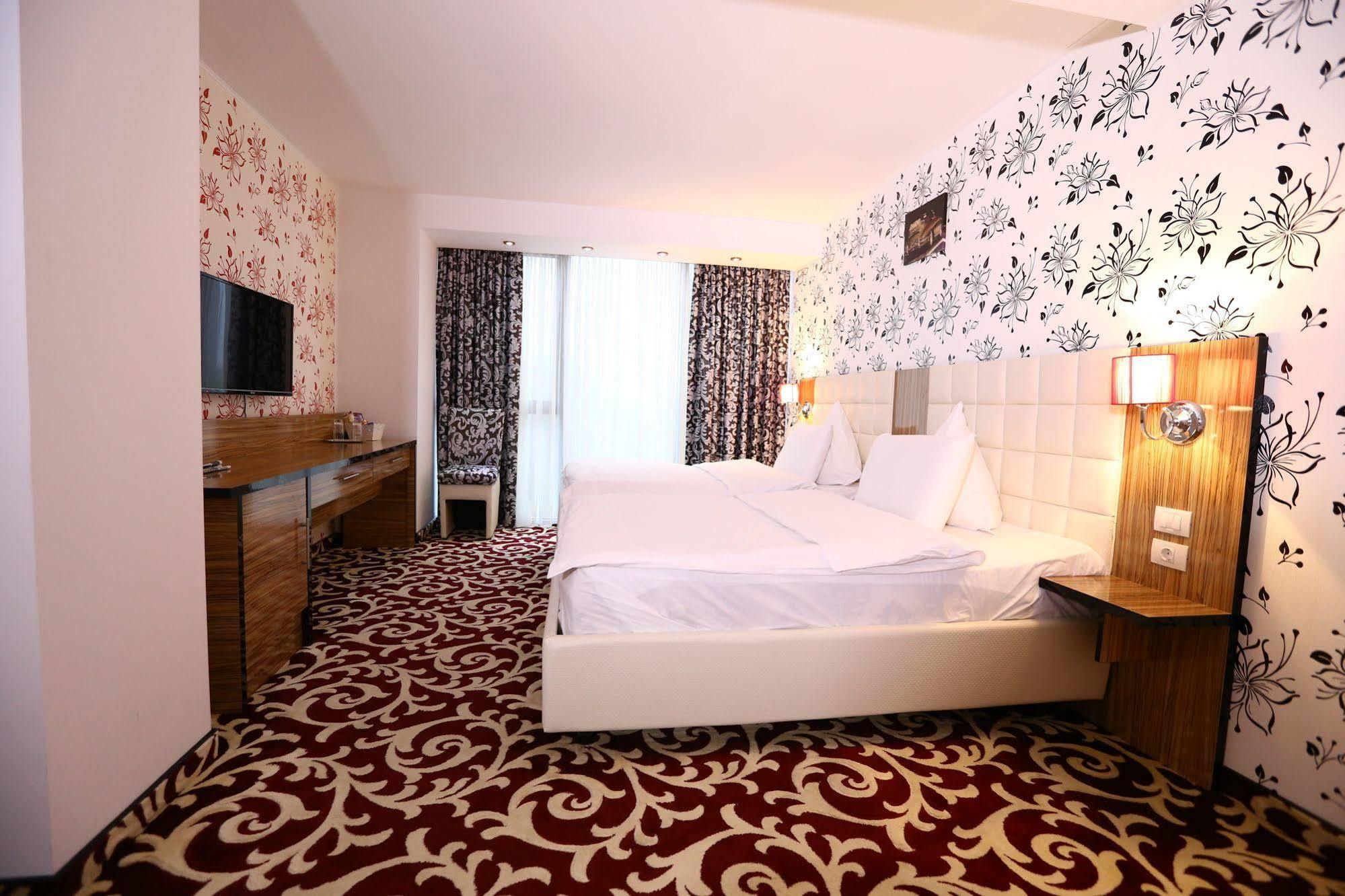 Hotel Articus Craiova Exterior foto