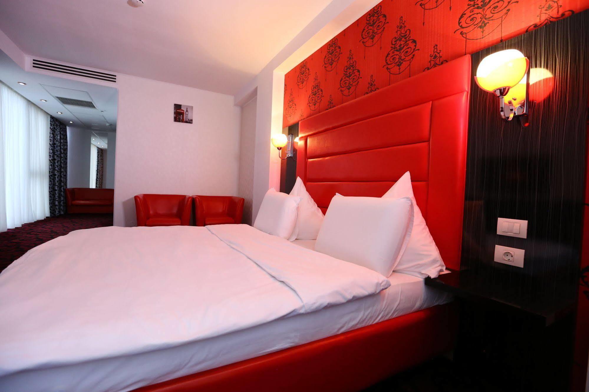 Hotel Articus Craiova Exterior foto
