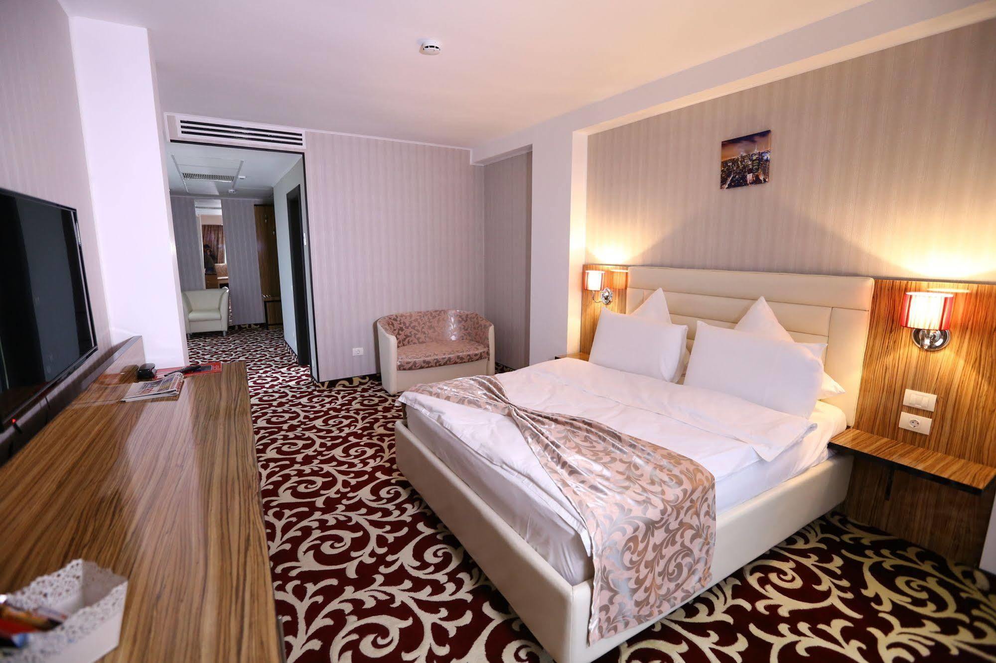 Hotel Articus Craiova Exterior foto